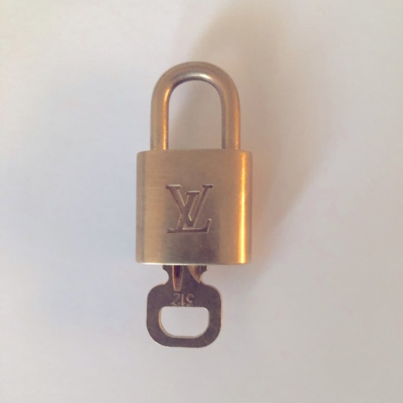 💖SOLD💜Louis Vuitton Lock & Key 🔐 Key & Lock #312 - Picture 5 of 7